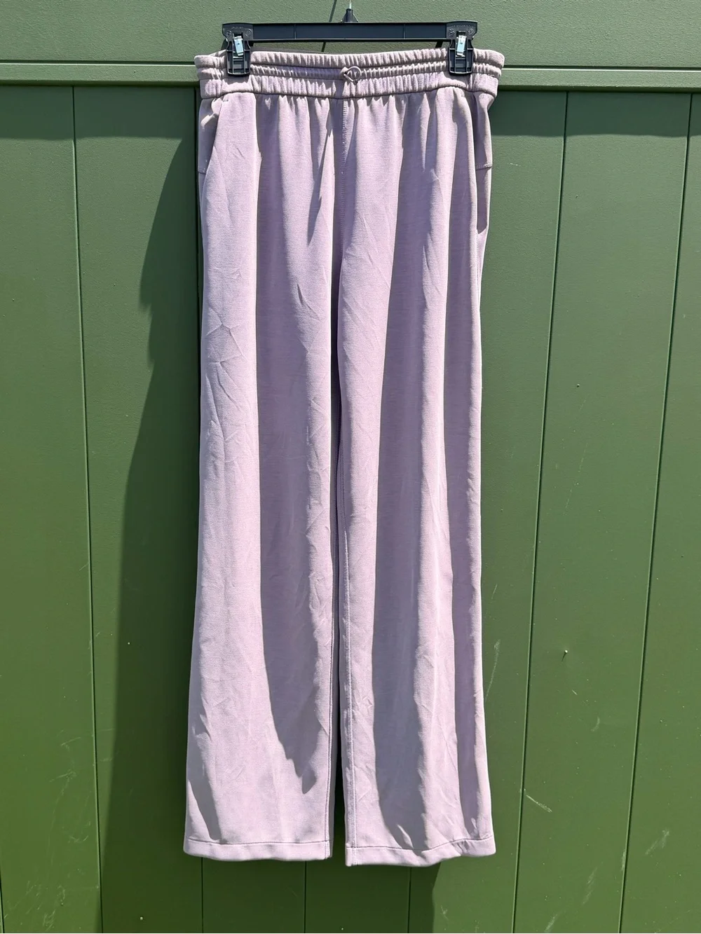 Lululemon Softstreme High-Rise Wide-Leg Pants – Women’s sz 6 Lavender